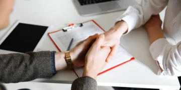 ما هو الفرق بين العطف و الشفقة؟